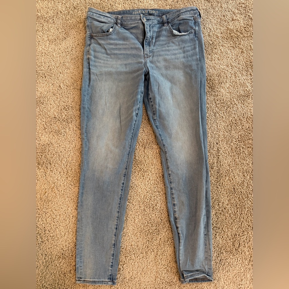 American Eagle Outfitters Light Wash Skinny Jeans